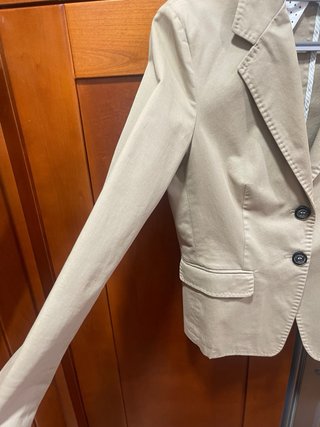 Americana entallada Marella beige