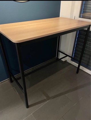 Mesa alta IKEA TOMMARYD + 2 taburetes STIG