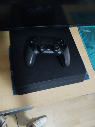 Ps4 Slim Negra 1Tb + Mando
