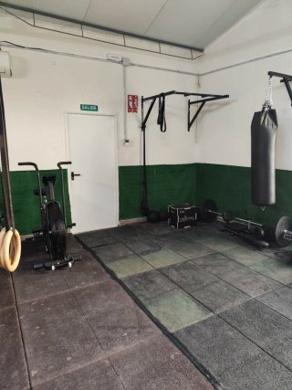 Alquiler sala fitness equipada