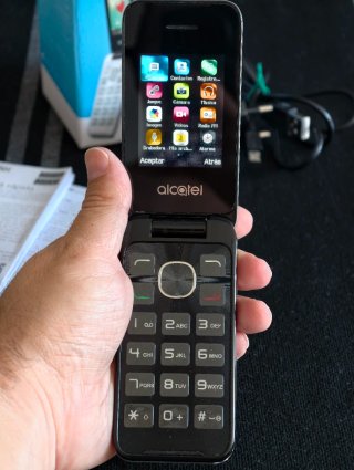 Teléfono Móvil Alcatel 2051D