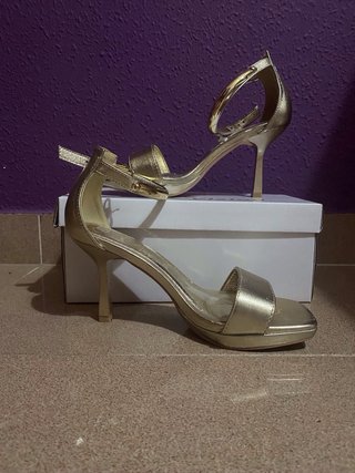 Zapatos de fiesta dorados tacón alto