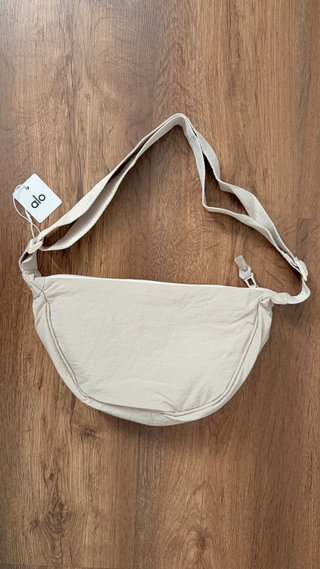 Bolso Alo Yoga Beige tipo riñonera
