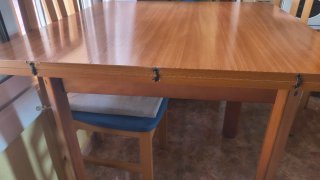 Mesa de comedor de madera