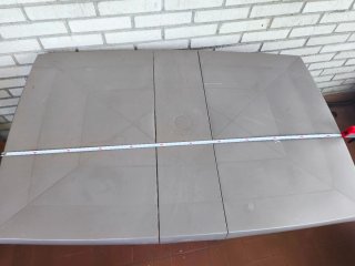 Tavolo pieghevole in plastica grigia