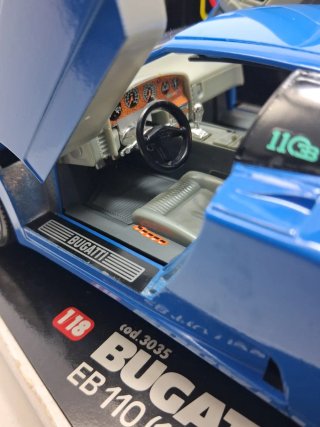 Bugatti EB 110 1991 Bburago cod.3035 1:18.Nuova.