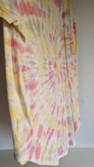 Camiseta Hollister Tie Dye Rosa y Amarillo