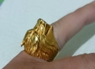 Anillo sello en forma de lobo en oro 24kl.