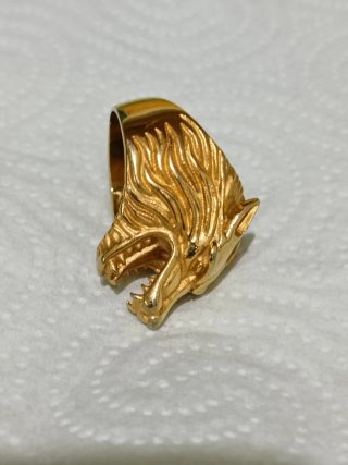 Anillo sello en forma de lobo en oro 24kl.