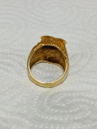 Anillo sello en forma de lobo en oro 24kl.