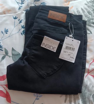 Pantalón pitillo negro INSIDE