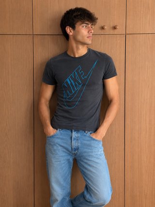 Camiseta manga corta Nike negra con logotipo