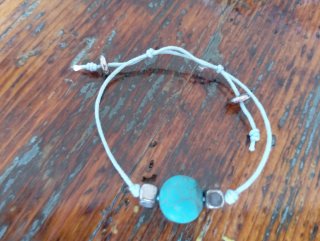 Braccialetto con perla colore turchese