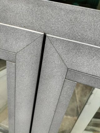 Ventana de aluminio bicolor