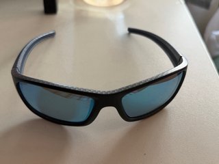 Gafas de sol polarizadas negras y azules