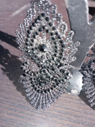 Orecchini Pendenti Neri in Pizzo Barocco e Strass