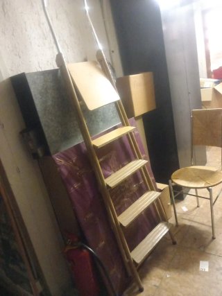 Escalera de madera plegable