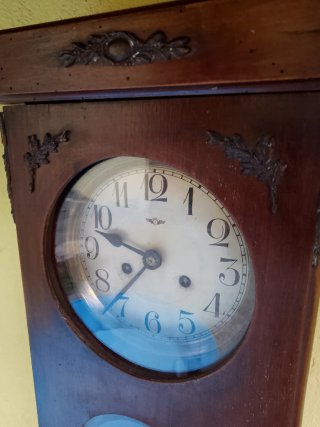 Orologio a pendolo in legno