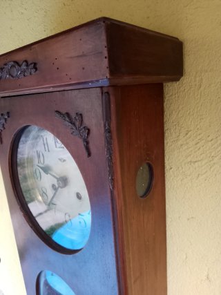 Orologio a pendolo in legno