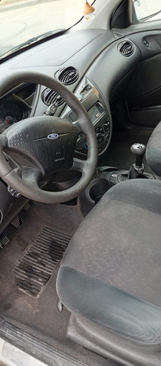 Ford Focus 1.6 16V 100 CV Gasolina 5 puertas · Año