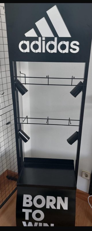 EXPOSITOR PROFESIONAL ESTANTERÍA LED DEPORTE