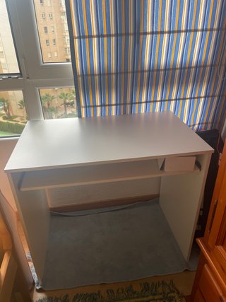 Tavolo da studio bianco in legno