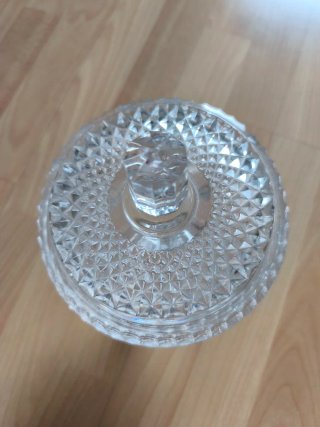 Bombonera de cristal tallado