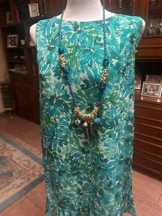 Vestido de verano verde con estampado floral