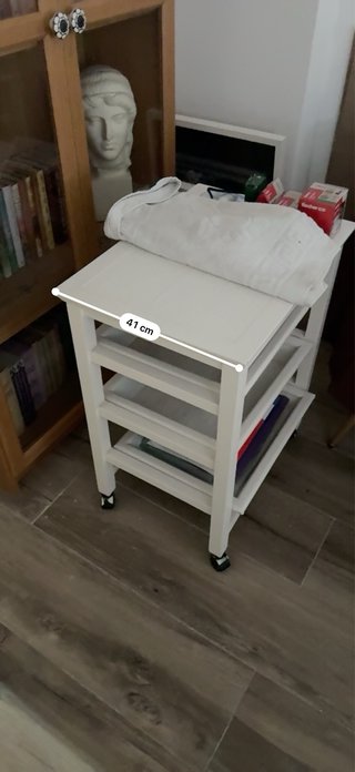 Mueble camarera vintage con ruedas