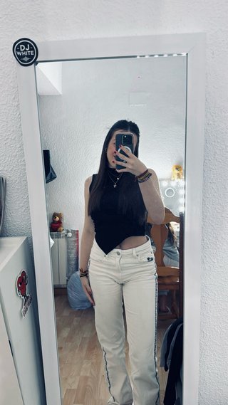 Pantalón blanco con detalle lateral
