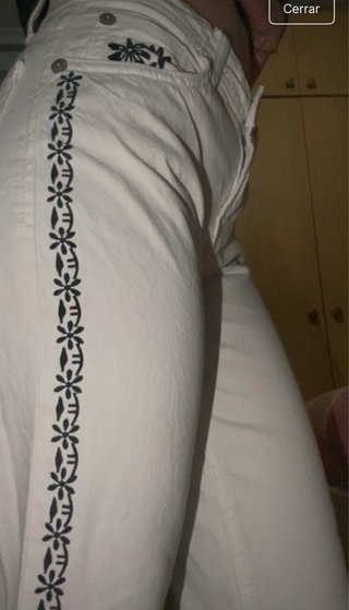 Pantalón blanco con detalle lateral