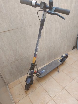 Patinete Eléctrico Red Bull