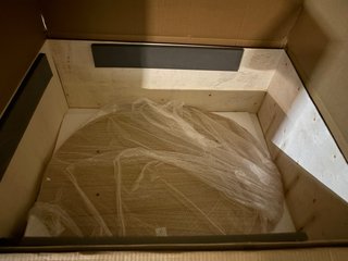 Tavolo da centro in legno e 2 pouf in lana NUOVO