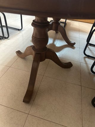 Mesa de comedor de madera