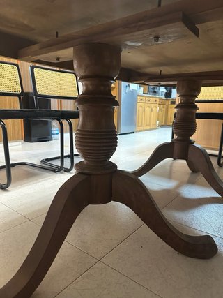 Mesa de comedor de madera