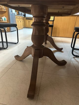 Mesa de comedor de madera