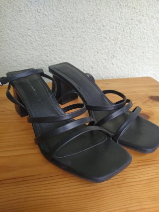 Sandalias tacón negras tiras finas