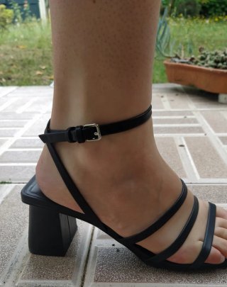 Sandalias tacón negras tiras finas