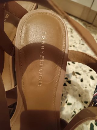 Sandalias de tacon Tommy Hi45lfiger Marrón y Dorad