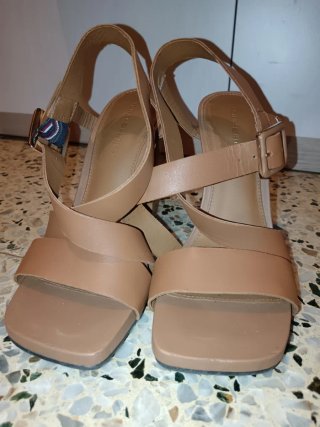 Sandalias de tacon Tommy Hi45lfiger Marrón y Dorad