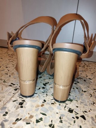 Sandalias de tacon Tommy Hi45lfiger Marrón y Dorad