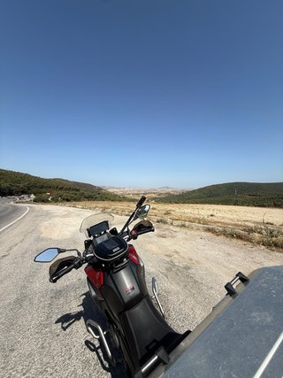 Moto Voge 650 Adventure Roja y Plata