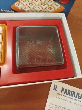Paroliere vintage gioco parole nascoste