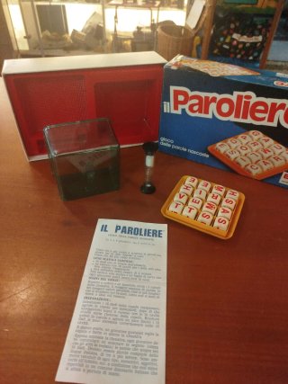 Paroliere vintage gioco parole nascoste
