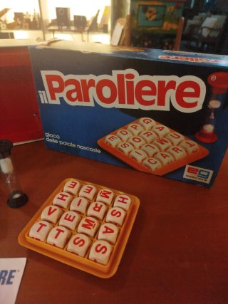 Paroliere vintage gioco parole nascoste