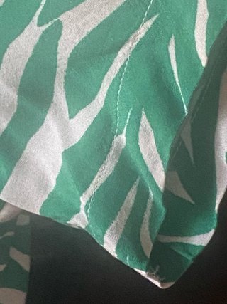 Vestido estampado hojas verde y blanco
