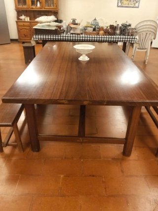 Mesa de comedor rústica de madera de haya