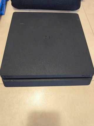 PS4 Slim 1TB Negra + Juegos y Accesorios