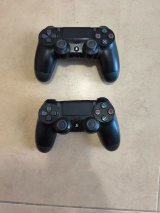 PS4 Slim 1TB Negra + Juegos y Accesorios
