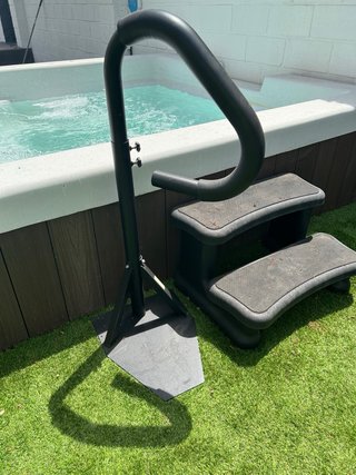 Pasamanos para spa/jacuzzi ajustable